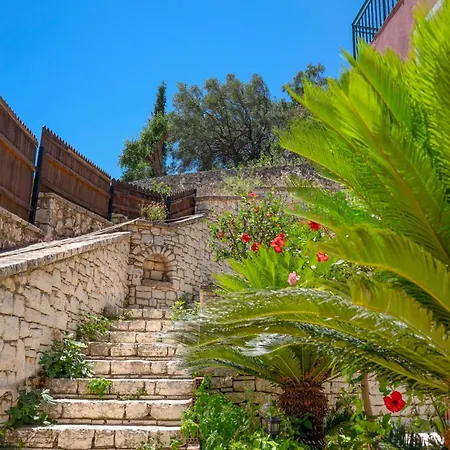 Takis House Apartment