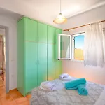 Apartment Takis House *